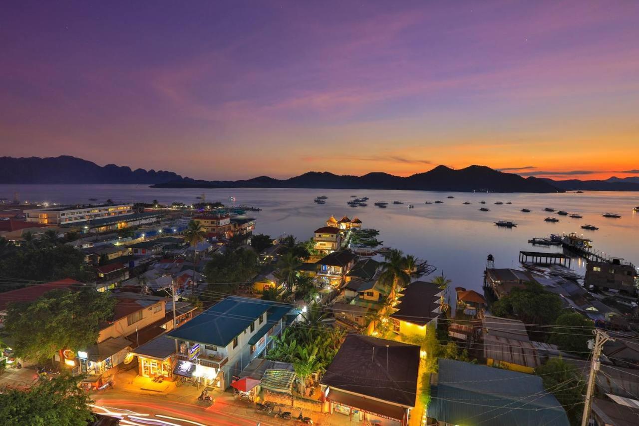 Sunburn Suites And Rooftop Bar Coron Esterno foto