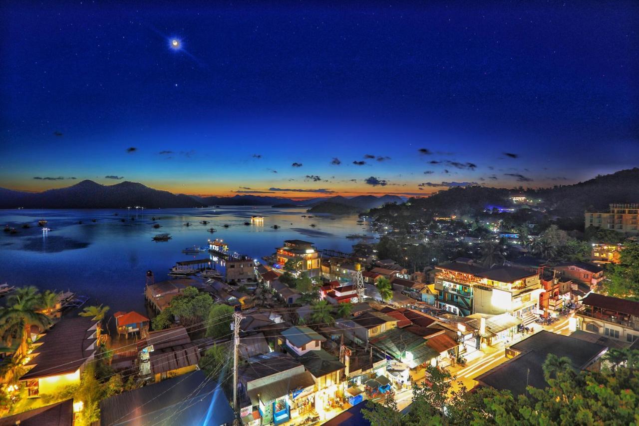 Sunburn Suites And Rooftop Bar Coron Esterno foto