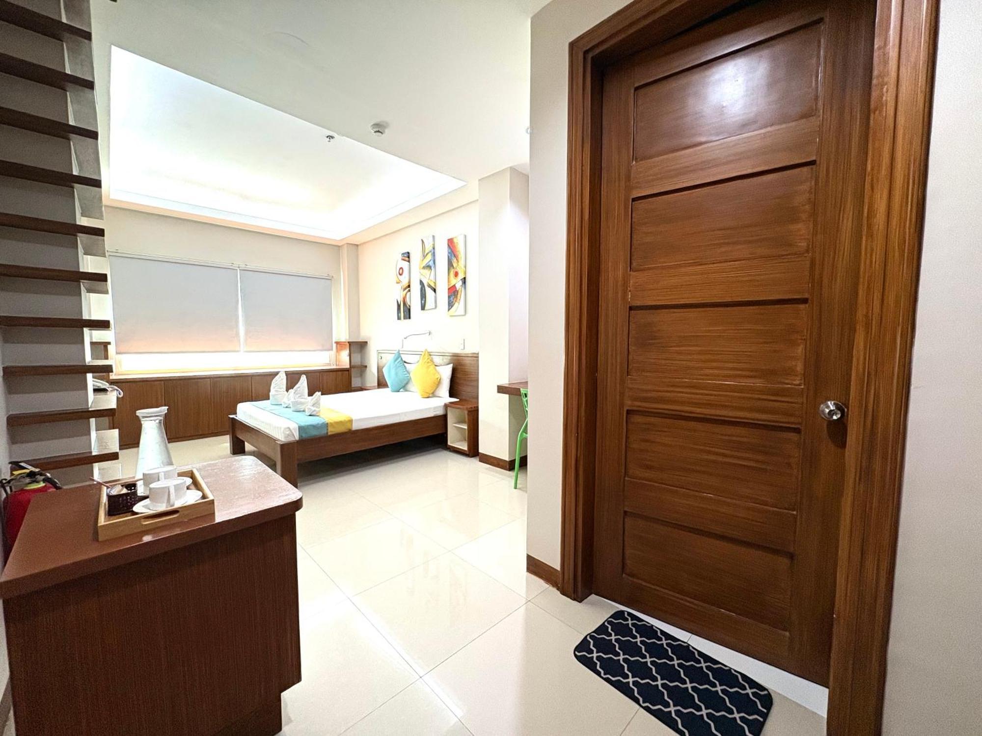 Sunburn Suites And Rooftop Bar Coron Esterno foto