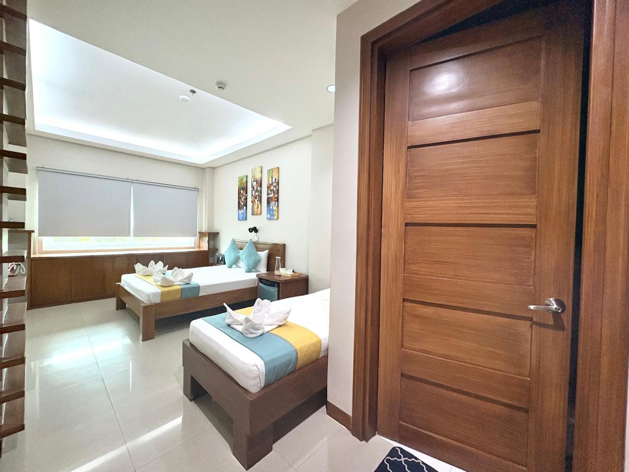 Sunburn Suites And Rooftop Bar Coron Esterno foto